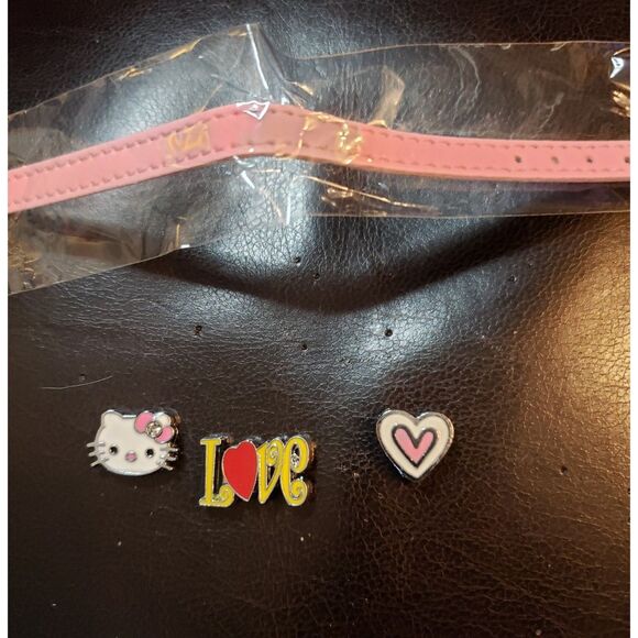 Pink Faux Leather Buckle Bracelet with 3 Slide Charms Hello Kitty & Heart & LOVE - Picture 3 of 8